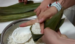 包粽子的视频,包粽子的温馨时光