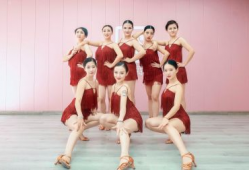 水袖舞蹈视频,古典舞之美，一袖间流转千年风情